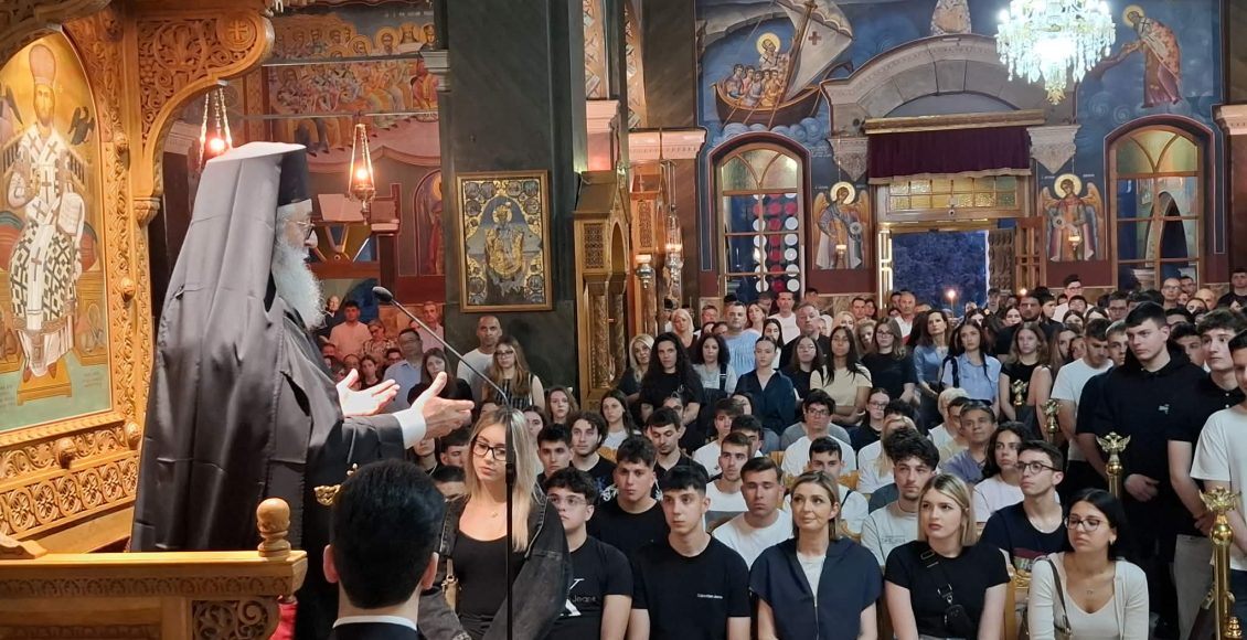 Βραδινή-Θεία-Λειτουργία-για-τις-πανελλήνιες-εξετάσεις-στην-Αλεξανδρούπολη-(ΗΧΗΤΙΚΟ)