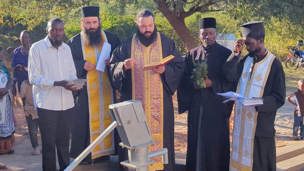 Καθαρό-νερό-για-τους-κατοίκους-του-χωριού-Ιποάσι