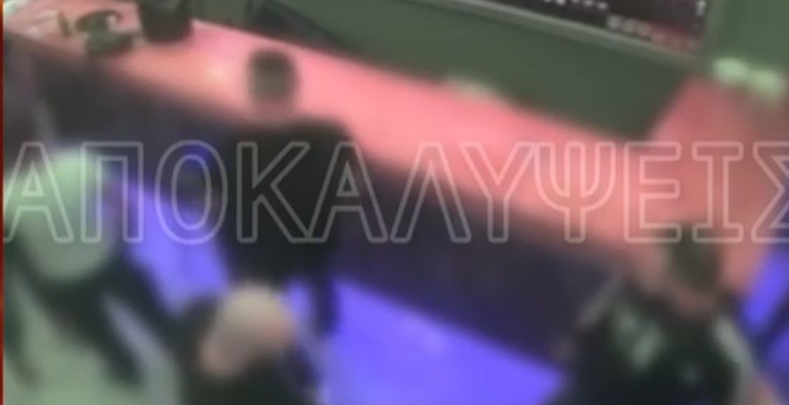 Φαρ-ουέστ-σε-μπαρ-της-Εύβοιας:-Απέλυσαν-εργαζόμενο-για-καβγάδες-και-τα-έκανε-«λαμπόγυαλο»-με-παρέα-λίγο-καιρό-μετά
