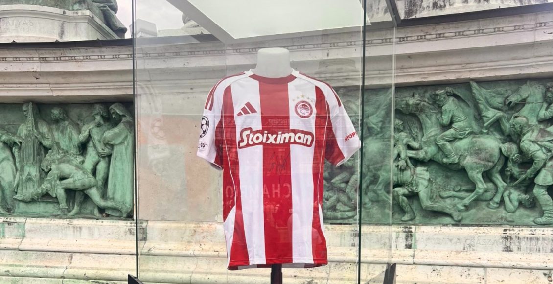 Τελικός-champions-league:-Η-φανέλα-του-Ολυμπιακού-στη-fan-zone