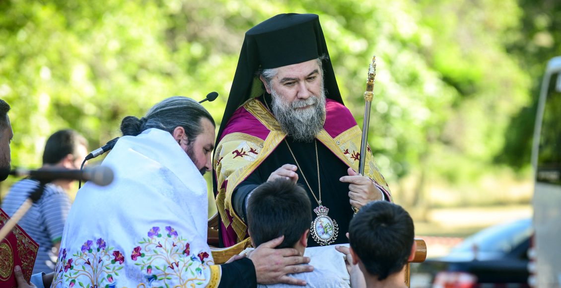Σερρών-Θεολόγος:-«Δώστε-στα-παιδιά-φτερά-δυνατά-για-να-πετάξουν-ψηλά-και-ρίζες-βαθιές-για-να-αντέξουν!»