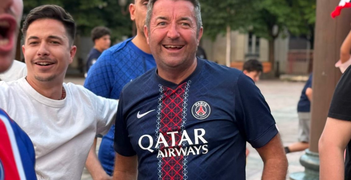 Γάλλος-βουλευτής-ανέβηκε-στο-καπό-αυτοκινήτου-για-να-πανηγυρίσει-την-κούπα-της-Παρί-Σεν-Ζερμέν