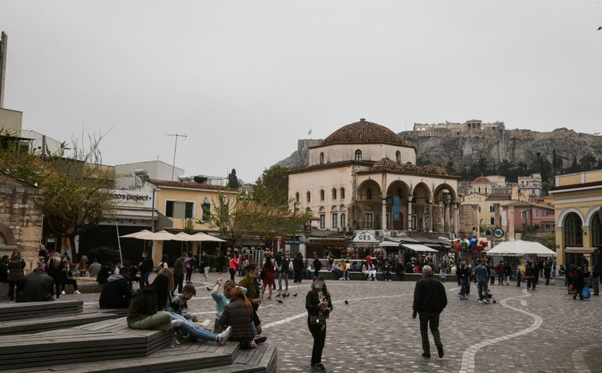 Τρόμος-για-20χρονη-στο-Μοναστηράκι-–-Συμμορία-ανηλίκων-τη-χτύπησε-και-της-άρπαξε-το-κινητό