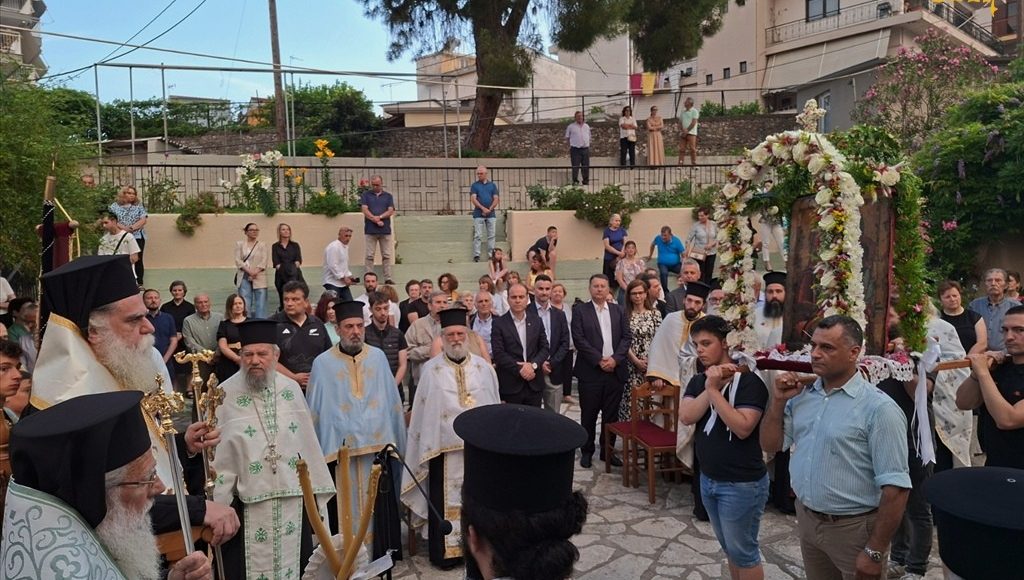 Δισαρχιερατικός-Εσπερινός-στον-πανηγυρίζοντα-Ιερό-Ναό-Παναγίας-Φανερωμένης-Άρτης