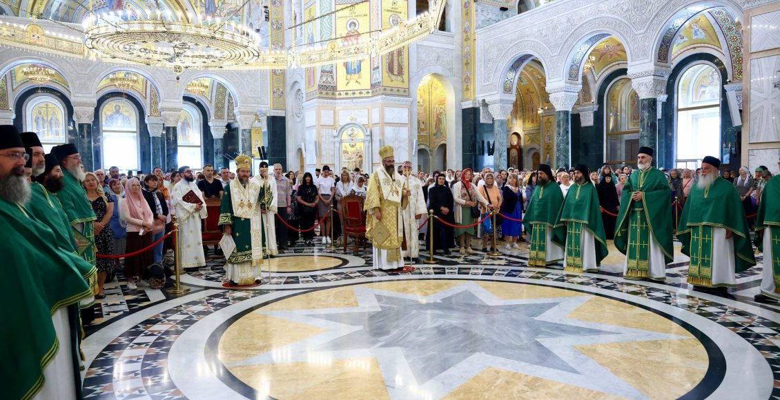 Η-εορτή-του-Αγίου-Πνεύματος-ενώπιον-της-Αγίας-Ζώνης-στον-Καθεδρικό-Ναό-Αγίου-Σάββα-Βελιγραδίου-(ΦΩΤΟ&ΒΙΝΤΕΟ)