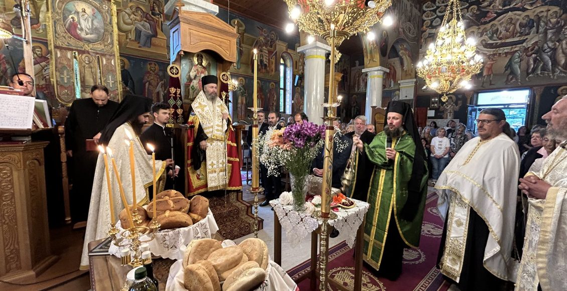 Με-εκκλησιαστική-λαμπρότητα-η-πανήγυρη-της-Αγίας-Τριάδος-Δροσοπηγής-Φλώρινας