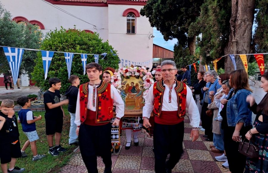 Η-εορτή-του-Αγίου-Πνεύματος-στη-Μητρόπολη-Μαρωνείας