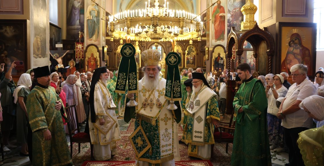 Ο-Πατριάρχης-Θεόφιλος-στη-ρωσική-εκκλησία-της-Αγίας-Τριάδος-στα-Ιεροσόλυμα