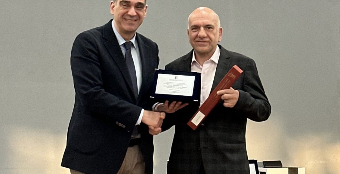 Βραβείο-αριστείας-από-τη-Σχολή-Ανθρωπιστικών-Επιστημών-του-ΔΠΘ-στον-καθηγητή-Πασχάλη-Βαλσαμίδη
