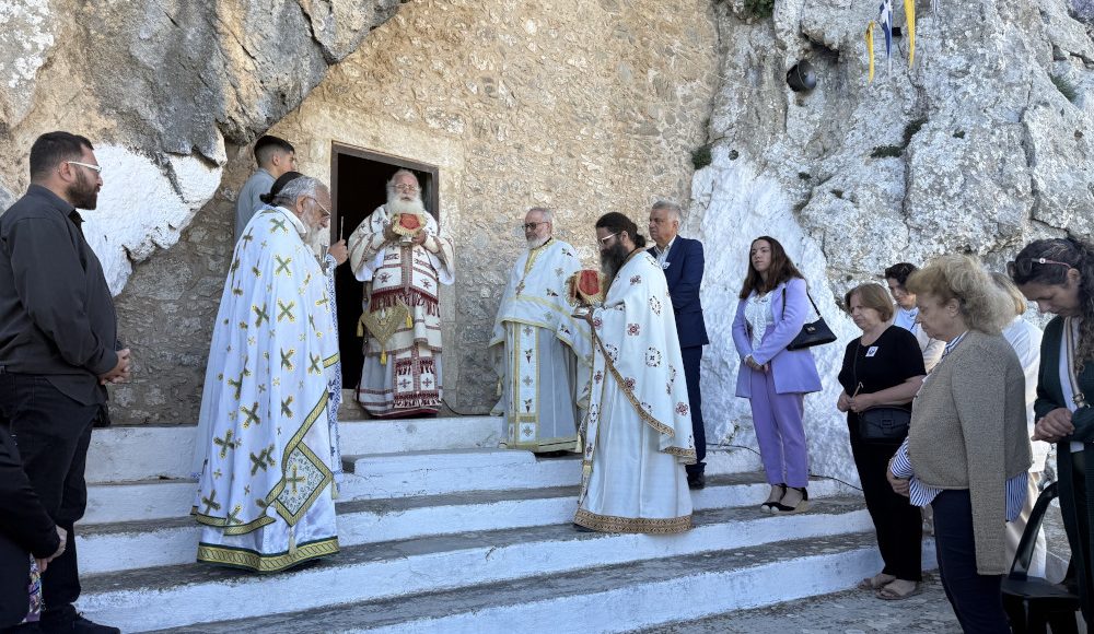 Η-εορτή-του-Αγίου-Πνεύματος-στον-φερώνυμο-σπηλαιώδη-Ναό-της-Ενορίας-Αρμένων-Σητείας