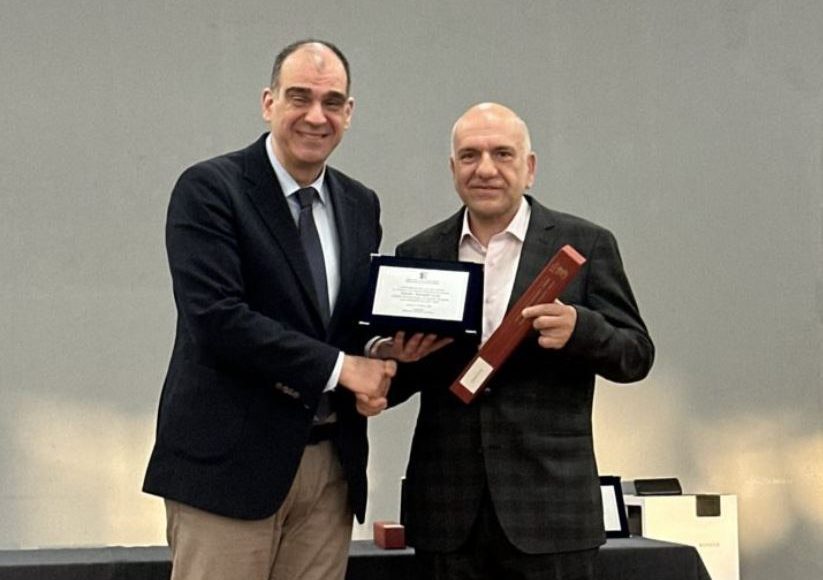 Βραβείο-αριστείας-από-τη-Σχολή-Ανθρωπιστικών-Επιστημών-του-ΔΠΘ-στον-καθηγητή-Πασχάλη-Βαλσαμίδη