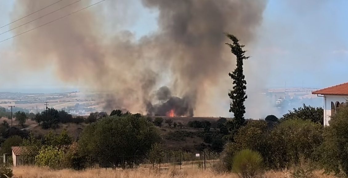 Μεγάλη-πυρκαγιά-στον-Ασπρόπυργο-–-Σηκώθηκε-ελικόπτερο