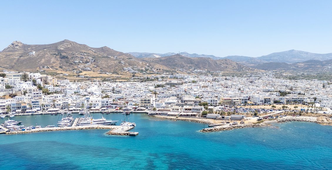 Χειροπέδες-σε-«μαϊμού»-λογιστές-στη-Νάξο-που-έταζαν-μειωμένους-φόρους-και-ξάφριζαν-πολίτες