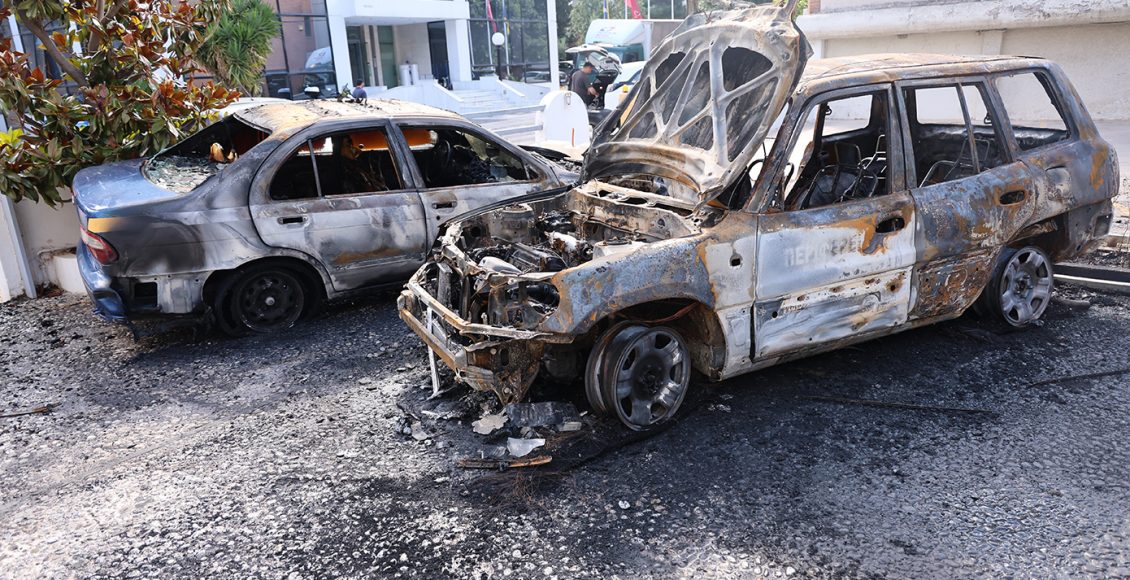 Εικόνες-από-τα-τρία-οχήματα-της-Περιφέρειας-Αττικής-που-καταστράφηκαν-μετά-από-εμπρηστική-επίθεση