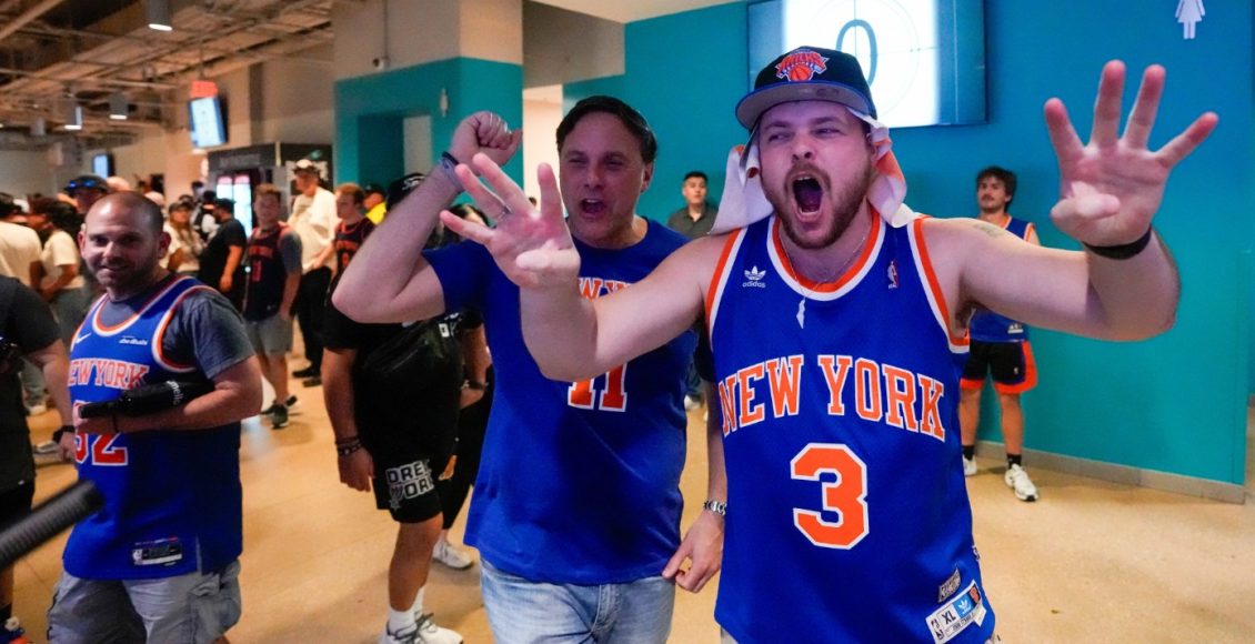 nba:-26-συλλήψεις-και-τραυματίας-αστυνομικός-μετά-τη-νέα-νίκη-των-Νικς-επί-των-Σπερς