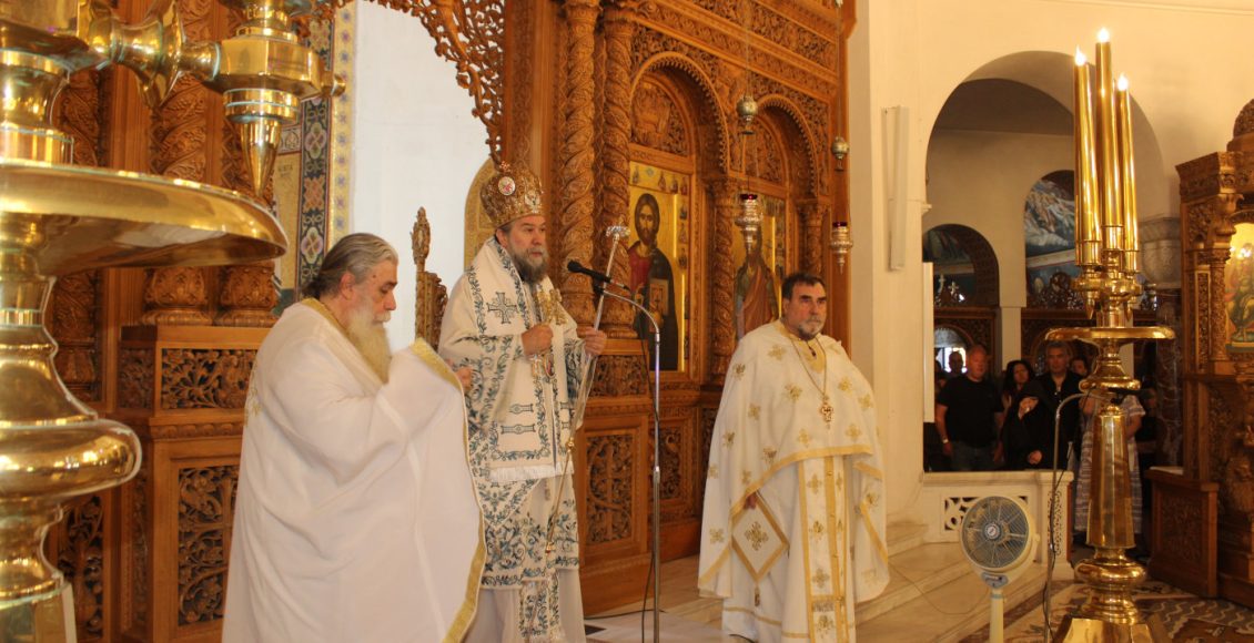 Ο-Σερρών-Θεολόγος-προσκυνητής-στον-Άγιο-Νεκτάριο-Αιγίνης