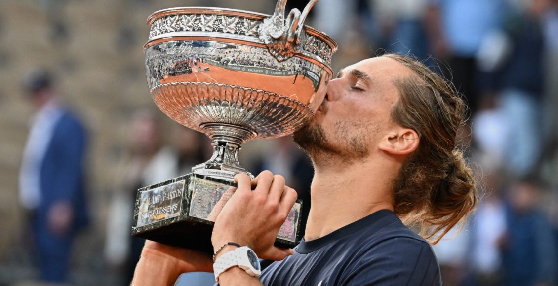 roland-garros:-«Βασιλιάς»-ο-Ζβέρεφ-έπειτα-από-τεράστια-μάχη-με-τον-Κομπόλι