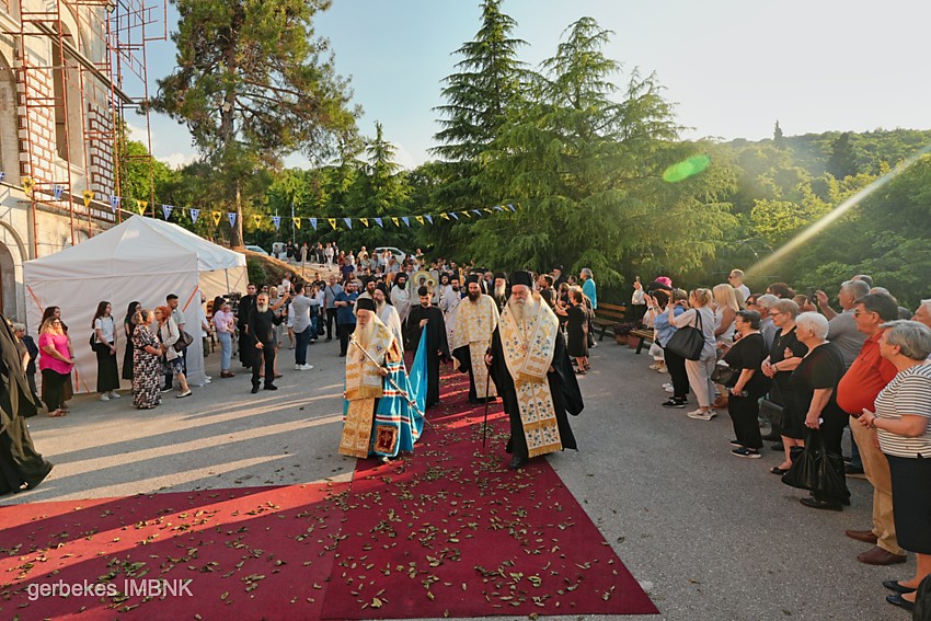Υποδοχή-Ιεράς-Εικόνος-της-Παναγίας-από-το-Όρος-των-Ελαιών-στην-Ιερά-Μονή-Δοβρά