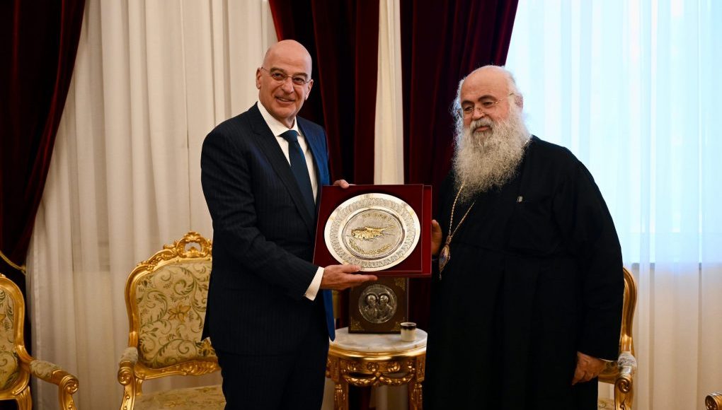 Ο-Αρχιεπίσκοπος-Κύπρου-υποδέχθηκε-τον-Υπουργό-Εθνικής-Άμυνας-Νίκο-Δένδια