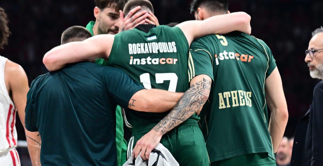 basket-league:-Αποχώρησε-υποβασταζόμενος-ο-Ρογκαβόπουλος,-χειροκροτήθηκε-από-τον-κόσμο-του-Ολυμπιακού