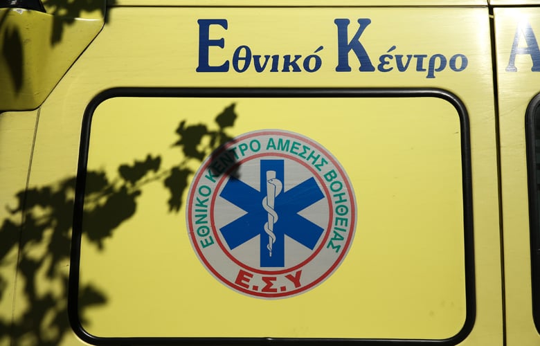 Τραγωδία-στη-Σαντορίνη:-Ένας-νεκρός-και-μία-σοβαρά-τραυματίας-από-σύγκρουση-μηχανής-με-αυτοκίνητο