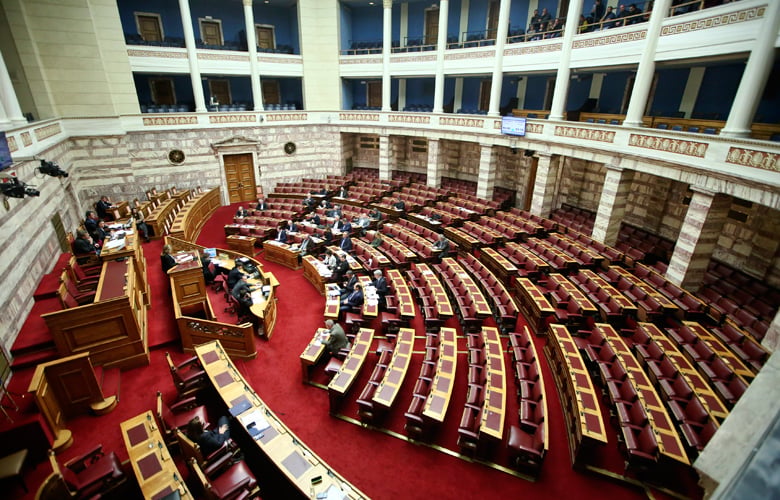 Βουλή:-Στην-Ολομέλεια-το-νομοσχέδιο-για-την-Εφαρμογή-του-Συμφώνου-για-τη-Μετανάστευση-και-το-Άσυλο