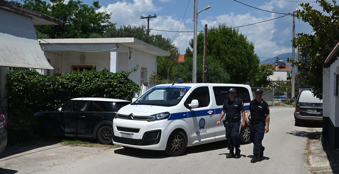 Διπλό-φονικό-στο-Αίγιο:-«Την-είχε-πάει-στην-Ιταλία-για-επέμβαση-καρδιάς»-–-Τι-λένε-γείτονες-για-τον-Ιταλό-που-προσήχθη