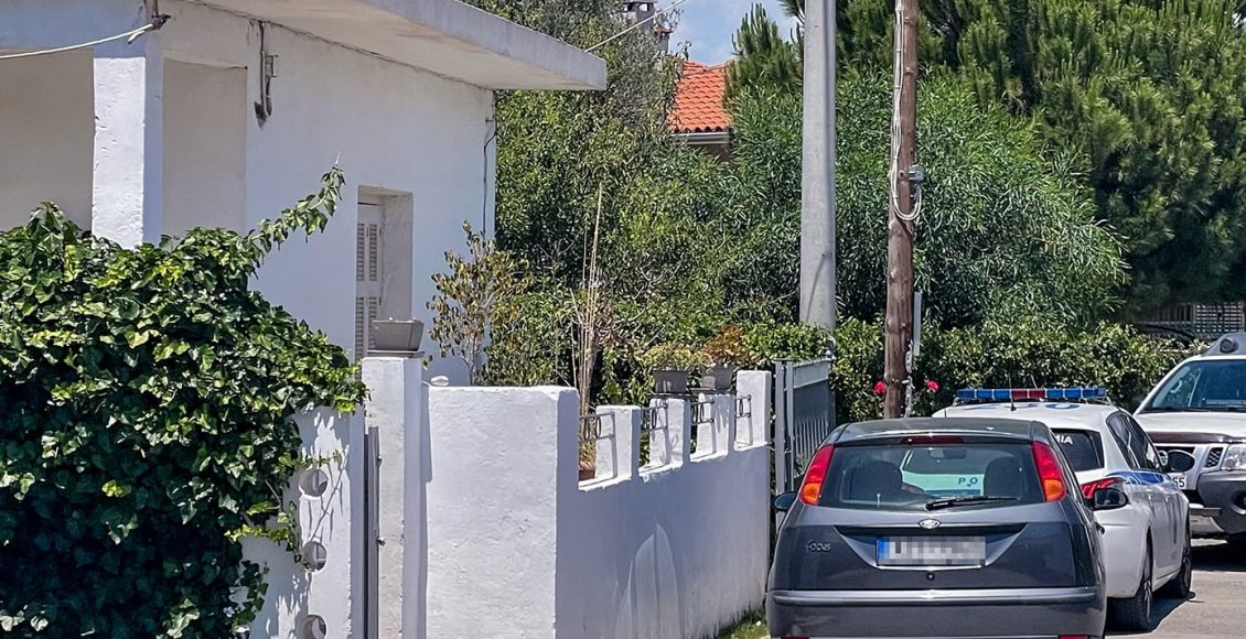 Θρίλερ-στο-Αίγιο:-Νεκροί-μία-γυναίκα-54-ετών-και-ο-26χρονος-γιος-της-σε-λίμνη-αίματος-στο-σπίτι-τους-–-Φέρουν-τραύματα-από-μαχαίρι