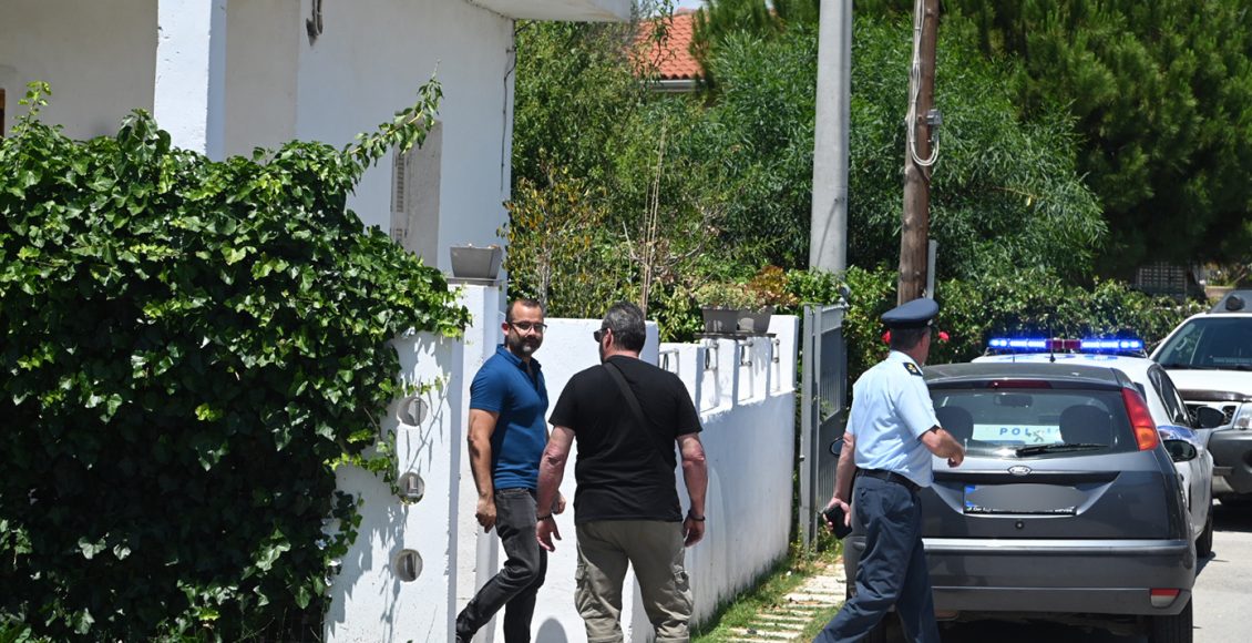 Με-περισσότερες-από-20-μαχαιριές-δολοφονήθηκαν-μάνα-και-γιος-στο-Αίγιο-–-Πώς-έγινε-το-έγκλημα