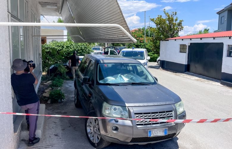Διπλό-φονικό-στο-Αίγιο:-Έπλυνε-ρούχα-και-εσώρουχα,-απολύμανε-τον-χώρο-ο-Ιταλός-που-προσήχθη-–-Μύριζε-οινόπνευμα
