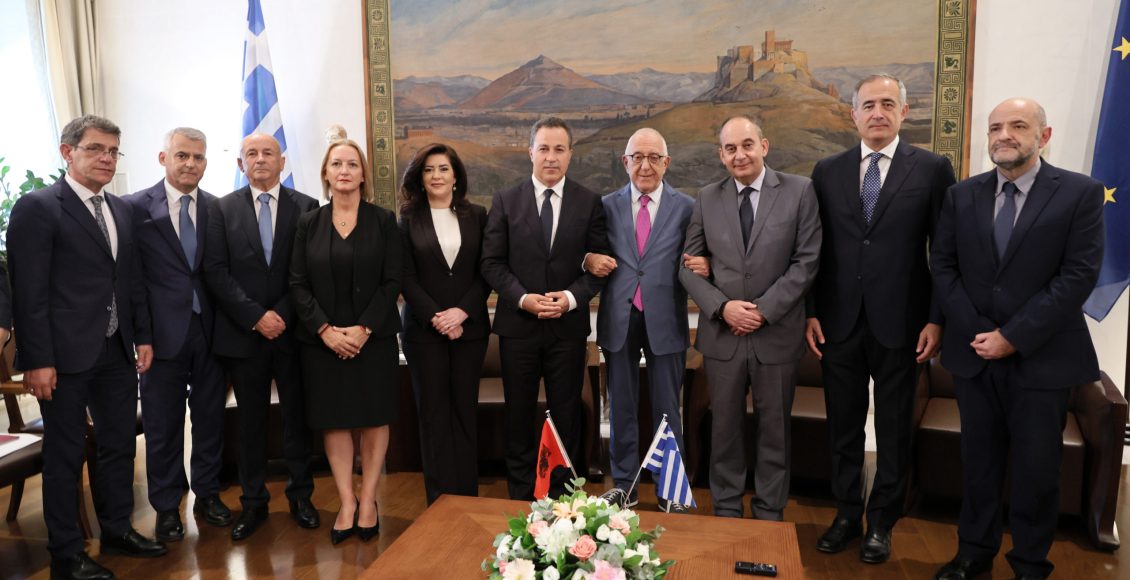 Κακλαμάνης-σε-Αλβανό-ομόλογό-του:-Οριστική-επίλυση-του-ιδιοκτησιακού-καθεστώτος-των-περιουσιών-της-ελληνικής-μειονότητας