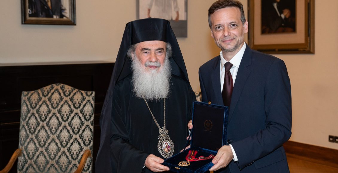 Το-Μετάλλιο-της-Πόλεως-των-Αθηνών-στον-Πατριάρχη-Ιεροσολύμων-Θεόφιλο
