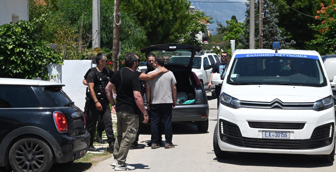Ερωτήματα-για-το-διπλό-φονικό-στο-Αίγιο-–-Ο-λεκές-στο-ρούχο,-τα-τραύματα-και-οι-αντιφάσεις-του-65χρονου
