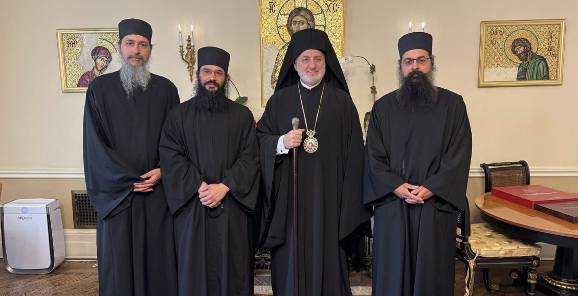 Στον-Αρχιεπίσκοπο-Αμερικής-ο-νέος-Ηγούμενος-της-Μονής-Αγίου-Νεκταρίου-Ρόσκο