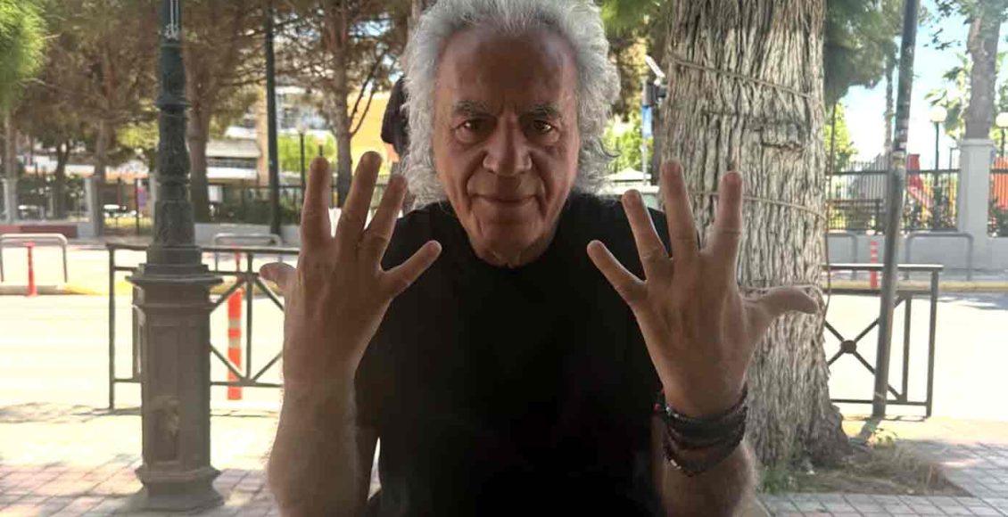 Τάκης-Τσουκαλάς:-Έγινε-παππούς-και-το-ανακοίνωσε-με-«ερυθρόλευκη»-ατάκα-–-«Αυτά-τα-3-δεκάρια-μού-θυμίζουν-Τζιοβάνι,-Δεληκάρη,-Καραπιάλη»