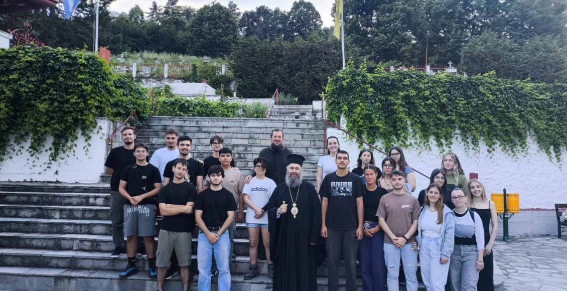 Συνάντηση-Μητροπολίτη-Φλωρίνης-με-προσκυνητές-και-φοιτητές