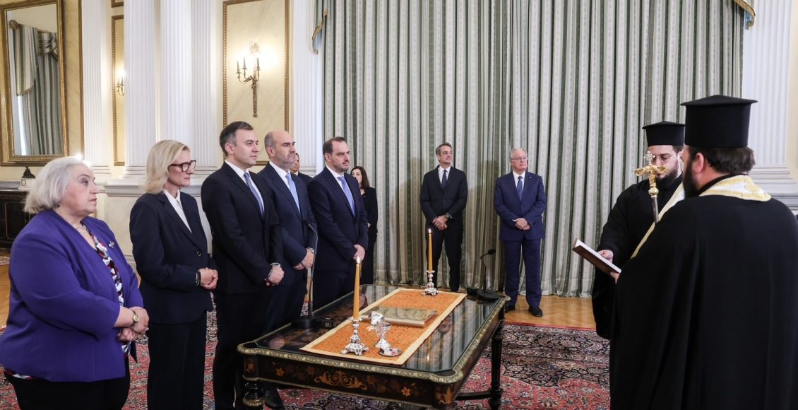 Ορκίσθηκαν-τα-νέα-μέλη-της-κυβέρνησης-από-τον-Επίσκοπο-Σκιάθου