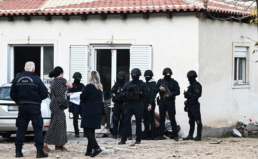 Αστυνομική-επιχείρηση-με-14-συλληφθέντες,-εκ-των-οποίων-7-ανήλικοι-–-Είχαν-στήσει-παραπήγματα-σε-δημόσιους-χώρους