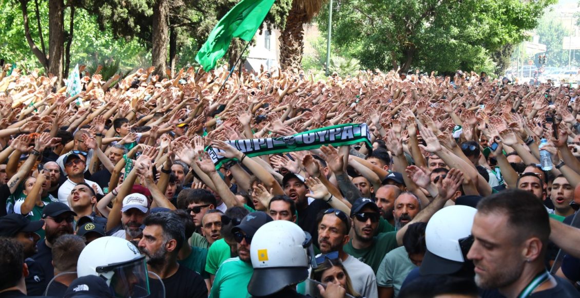 Ολυμπιακός-–-Παναθηναϊκός:-Πάνω-από-4.000-οπαδοί-των-«πράσινων»-αποθέωσαν-την-ομάδα-πριν-την-αναχώρηση-για-ΣΕΦ