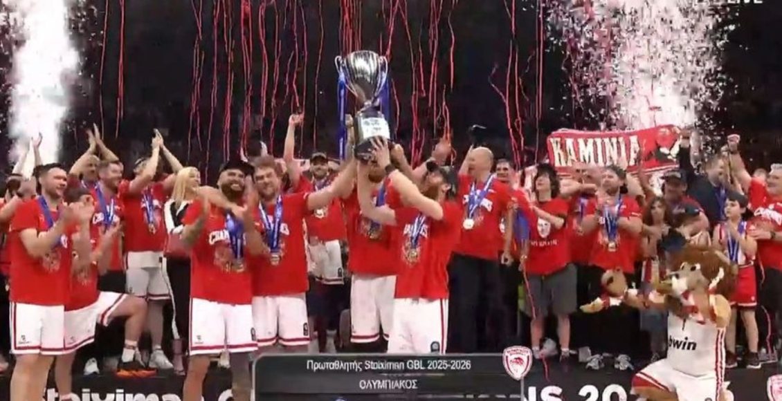 Πρωταθλητής-Ελλάδας-ο-Ολυμπιακός:-Βίντεο-με-την-απονομή-και-την-αποθέωση-στον-Μπαρτζώκα