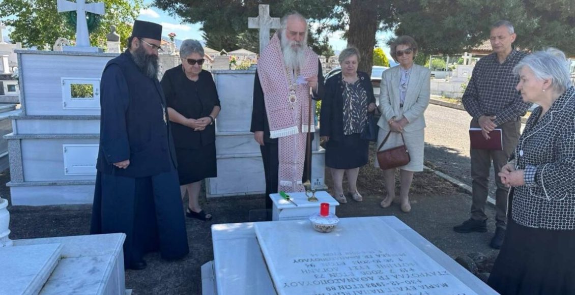 Τρισάγιο-επί-του-τάφου-της-κατά-σάρκα-αδελφής-του-Μητροπολίτη-Ιερισσού