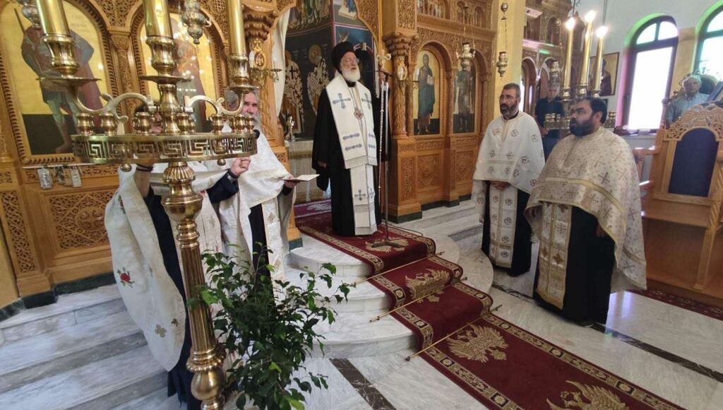 Ο-Αρκαλοχωρίου-Ανδρέας-στην-Εξόδιο-ακολουθία-του-μακαριστού-Μιχαήλ-Αποστολάκη