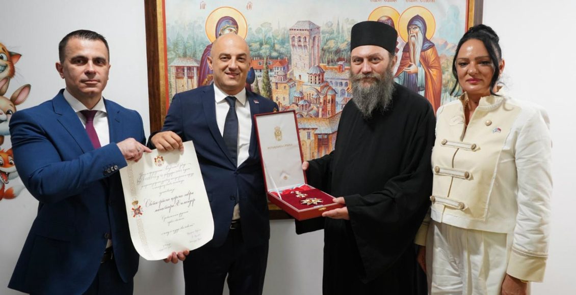 Ο-Ηγούμενος-της-ΙΜ.-Χιλανδαρίου-τιμήθηκε-με-πράσημο-του-σερβικού-κράτους