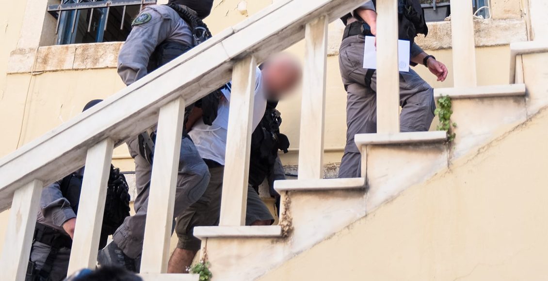 «Βρωμιάρη,-δολοφόνε»-–-Στα-δικαστήρια-Χανίων-με-αποδοκιμασίες-ο-43χρονος-καθ’-ομολογίαν-δολοφόνος-της-Σταυρούλας-Λεβεντάκη