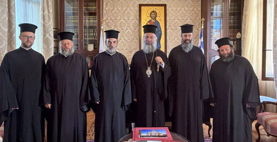 Το-νέο-ΔΣ.-του-Ιερατικού-Συνδέσμου-της-Μητροπόλεως-Ρεθύμνης-στον-Μητροπολίτη-Πρόδρομο