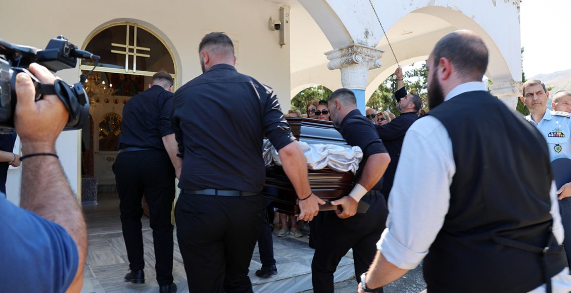 Θρήνος-στο-τελευταίο-αντίο-στη-Σταυρούλα-Λεβεντάκη-–-Δικαιοσύνη-ζητούν-οι-συγγενείς