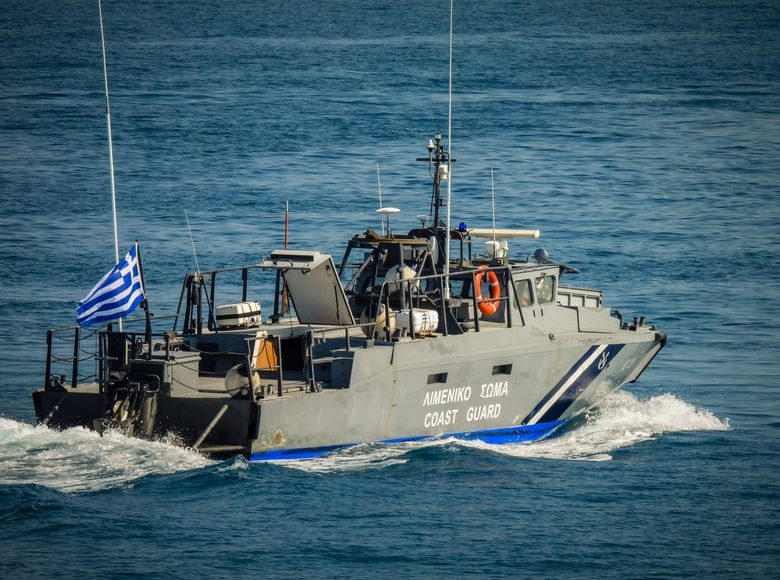 Μικρής-έκτασης-θαλάσσια-ρύπανση-στην-Ακτή-Ξαβερίου-στο-λιμάνι-του-Πειραιά