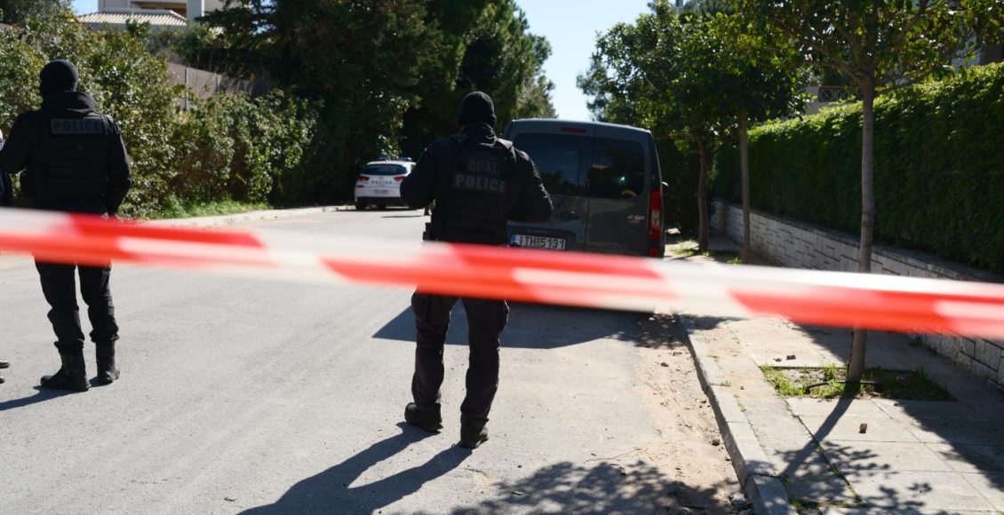 Τρόμος-στη-Λάρισα:-Συνελήφθη-50χρονος-που-κρατούσε-όμηρο-την-πρώην-σύζυγό-του-–-Την-απειλούσε-με-τσεκούρι-και-έλεγε-ότι-θα-της-βάλει-φωτιά
