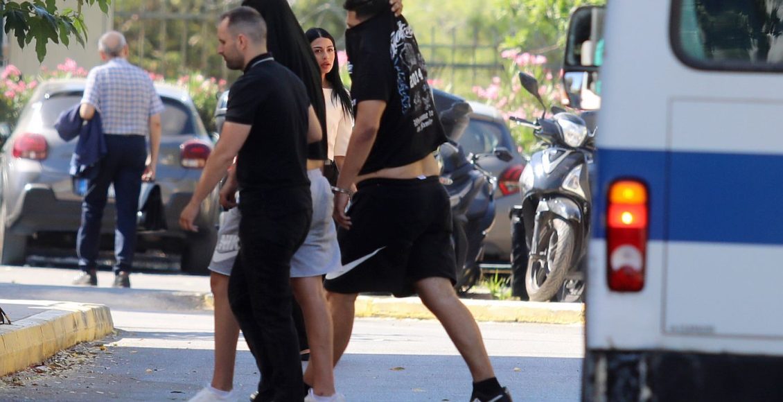 Η-κατάθεση-του-17χρονου-δράστη-στην-Καλλιθέα:-«Τέντωσα-το-χέρι-μου-με-το-μαχαίρι-για-να-φοβηθεί»