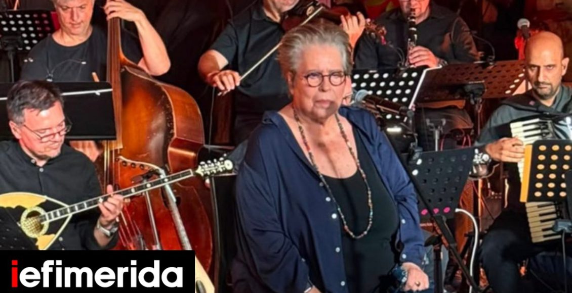 attica-roots-festival:-Μάγεψε-το-κοινό-η-Δήμητρα-Γαλάνη-στο-Σούνιο-Με-τραγούδια-του-Βασίλη-Τσιτσάνη-και-εκκλησιαστικούς-ύμνους